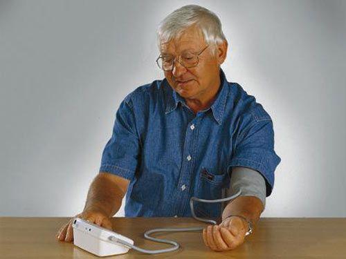 Sử dụng máy đo huyết áp tại nhà  sẽ cho kết quả chính xác và rất gọn, dễ sử dụng.