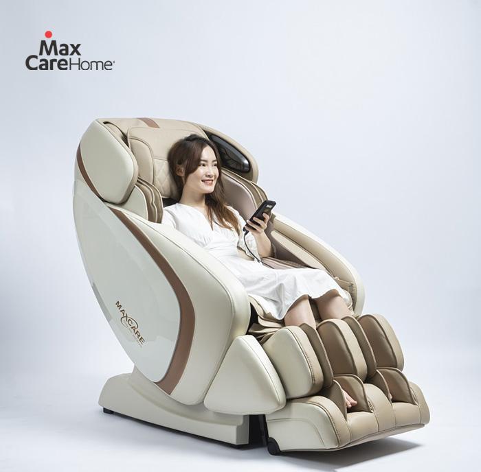 Ghế massage Maxcare Max4D AI tiện lợi với bảng điều khiển LCD cầm tay 