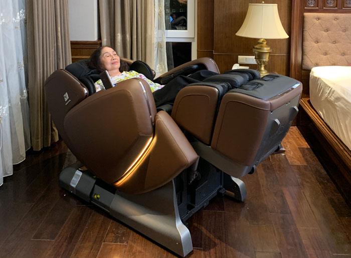 ghế massage cho người trung niên trên 70