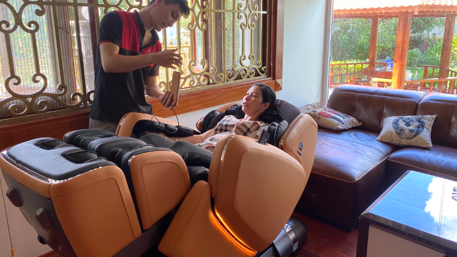Người Việt đầu tiên sở hữu ghế massage đắt nhất thế giới 
