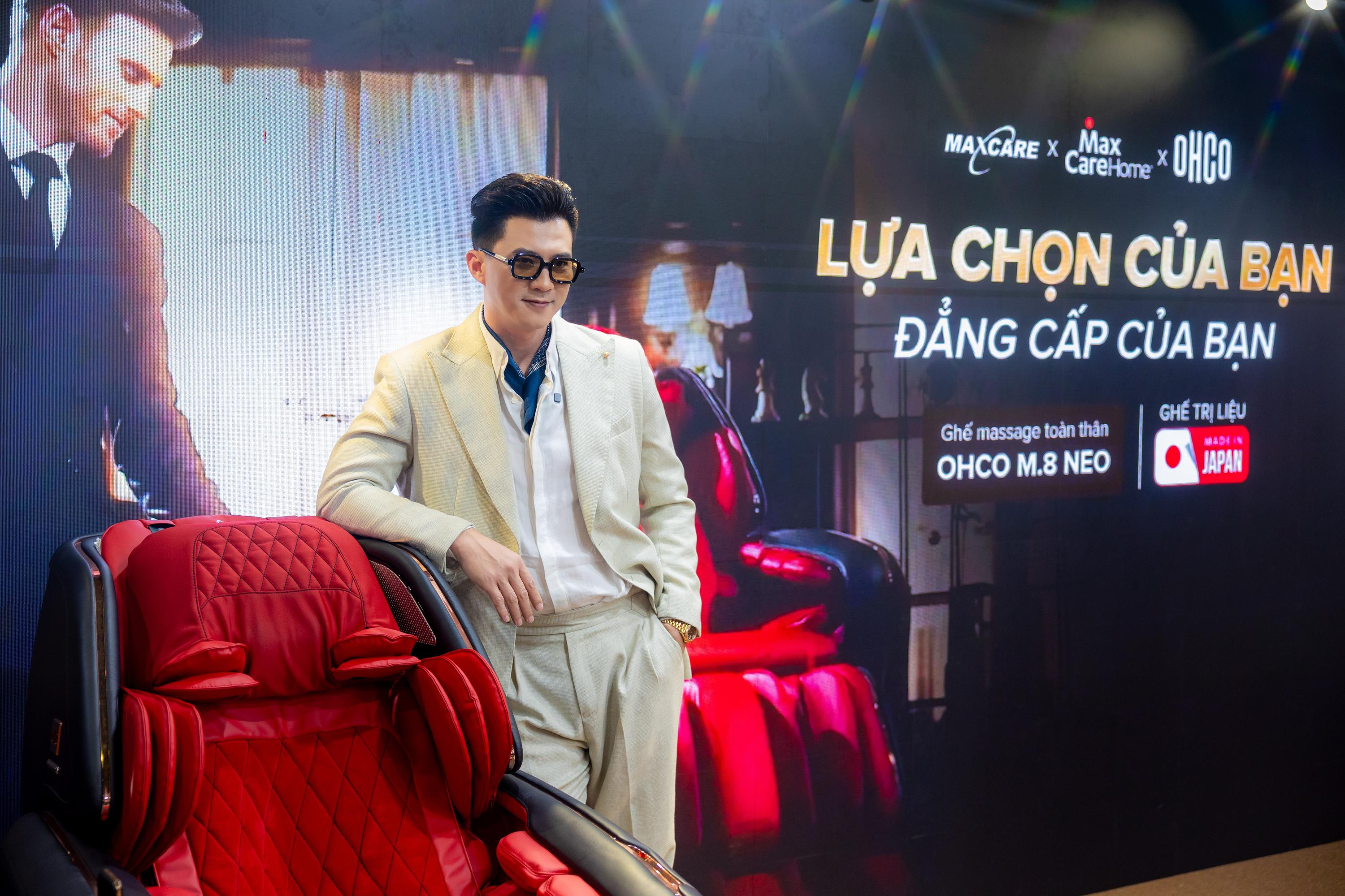 Ghế massage trị liệu là lựa chọn thư giãn tại gia của diễn viên Hà Việt Dũng