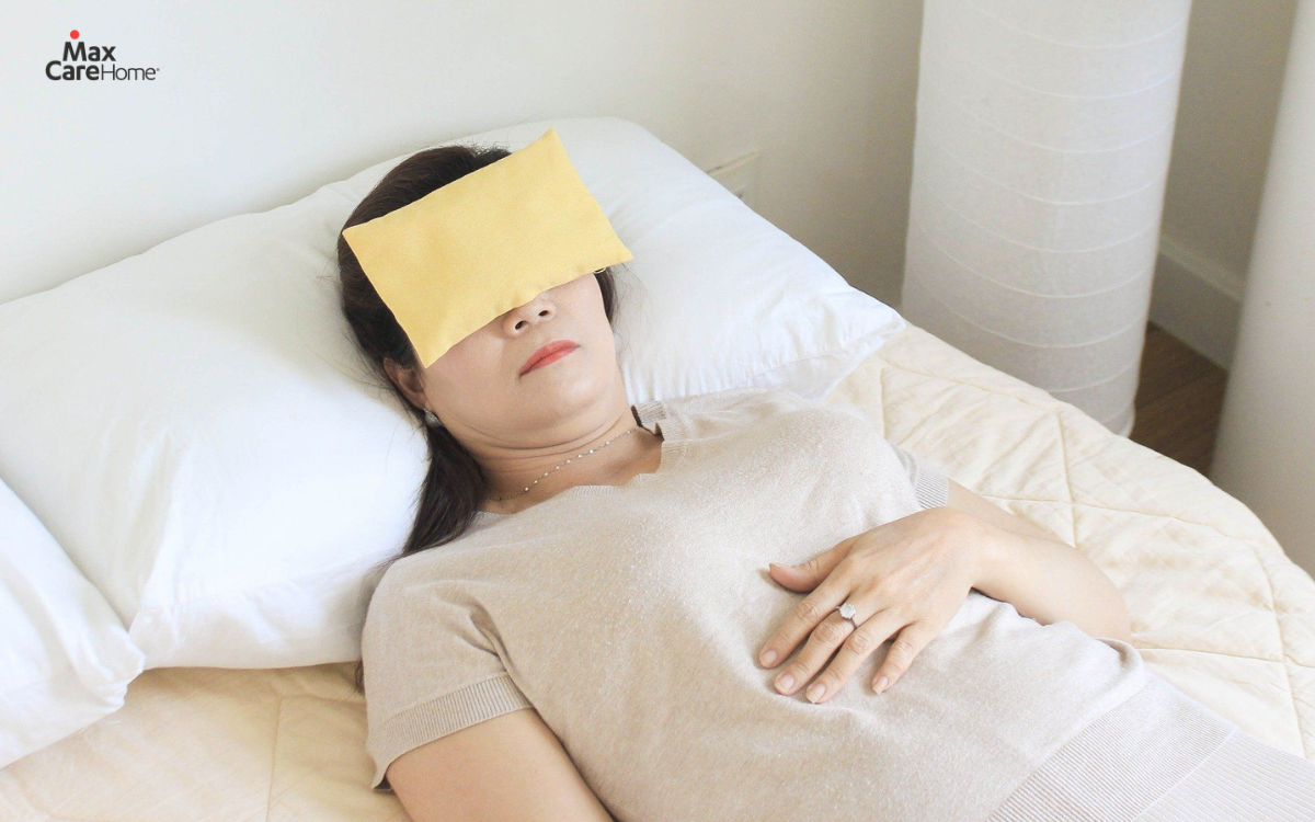 Gối chườm ấm thảo mộc là món quà nhỏ giúp cha mẹ thư giãn và sưởi ấm cơ thể (Nguồn ảnh: Là Nhiên)