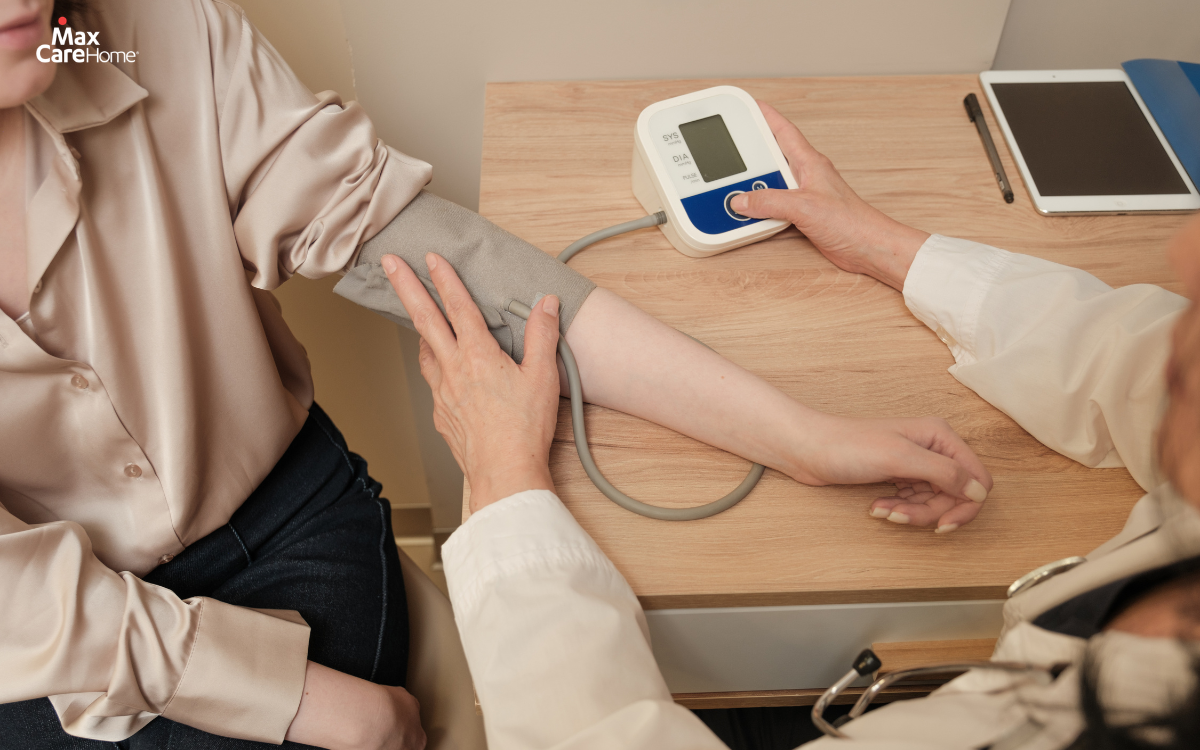 Máy đo huyết áp giúp cha mẹ theo dõi huyết áp và sức khỏe tim mạch tại nhà