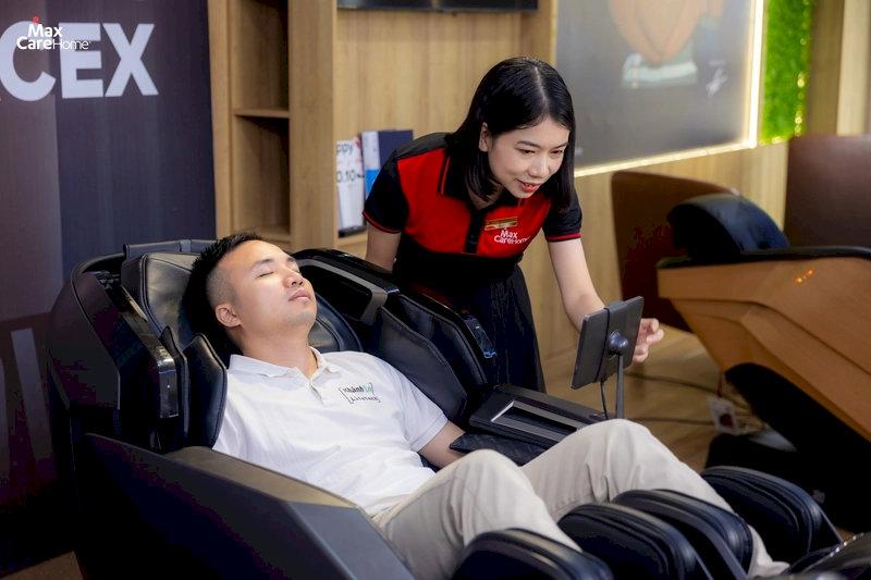 Đội ngũ tư vấn viên tại Maxcare Home luôn tận tình tư vấn và giải đáp thắc mắc