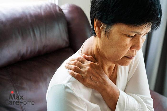 Độ tuổi trung niên, cao tuổi có nguy cơ cao đau mỏi vai gáy