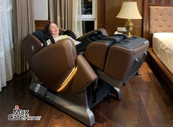 Ghế massage Inada phù hợp với người cao tuổi, người vận động nhiều