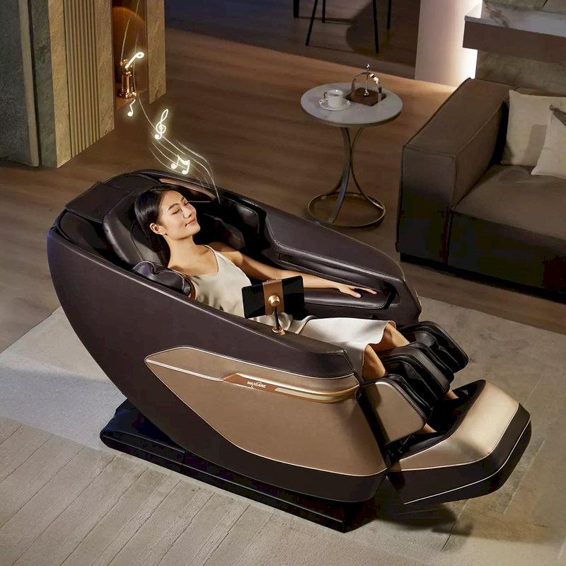 Hình ảnh ghế massage toàn thân Maxcare MAX4D Smart AI đặt trong không gian phòng khách