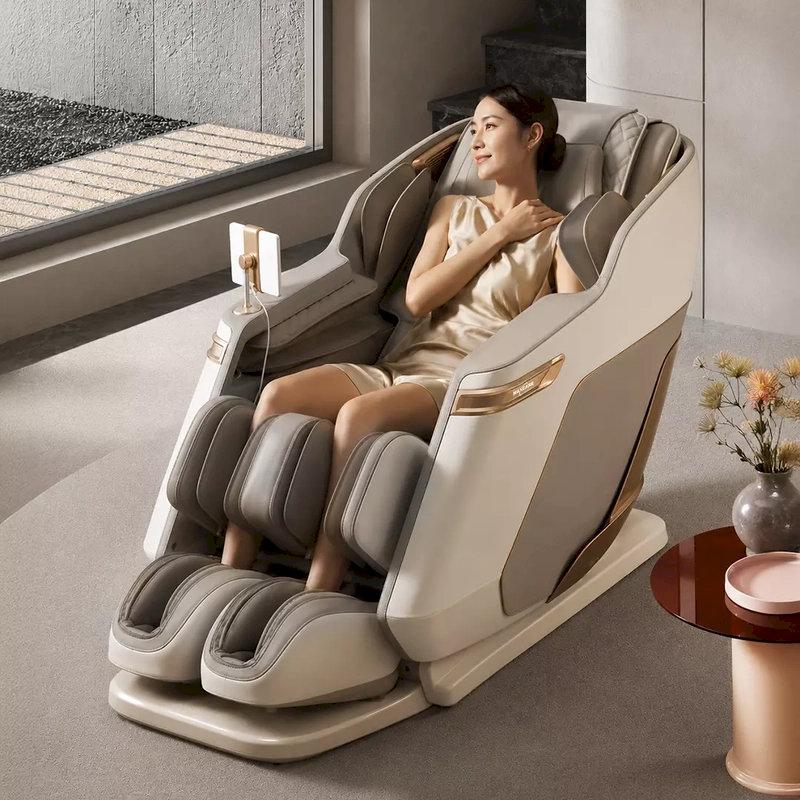 Hình ảnh ghế massage toàn thân Maxcare Aura Phantom V1 trong phòng khách