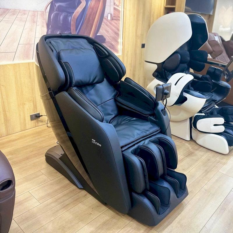 Hình ảnh ghế massage iFIT PRO được trưng bày tại showroom Maxcare Home